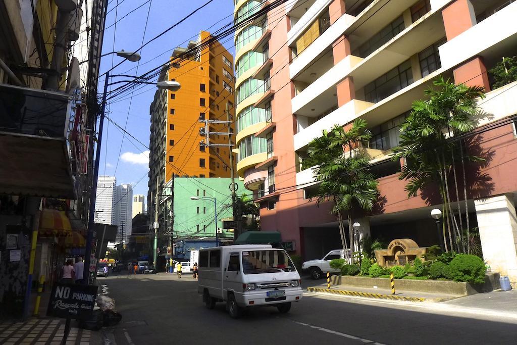 Lokal Hostel Makati City Exterior photo
